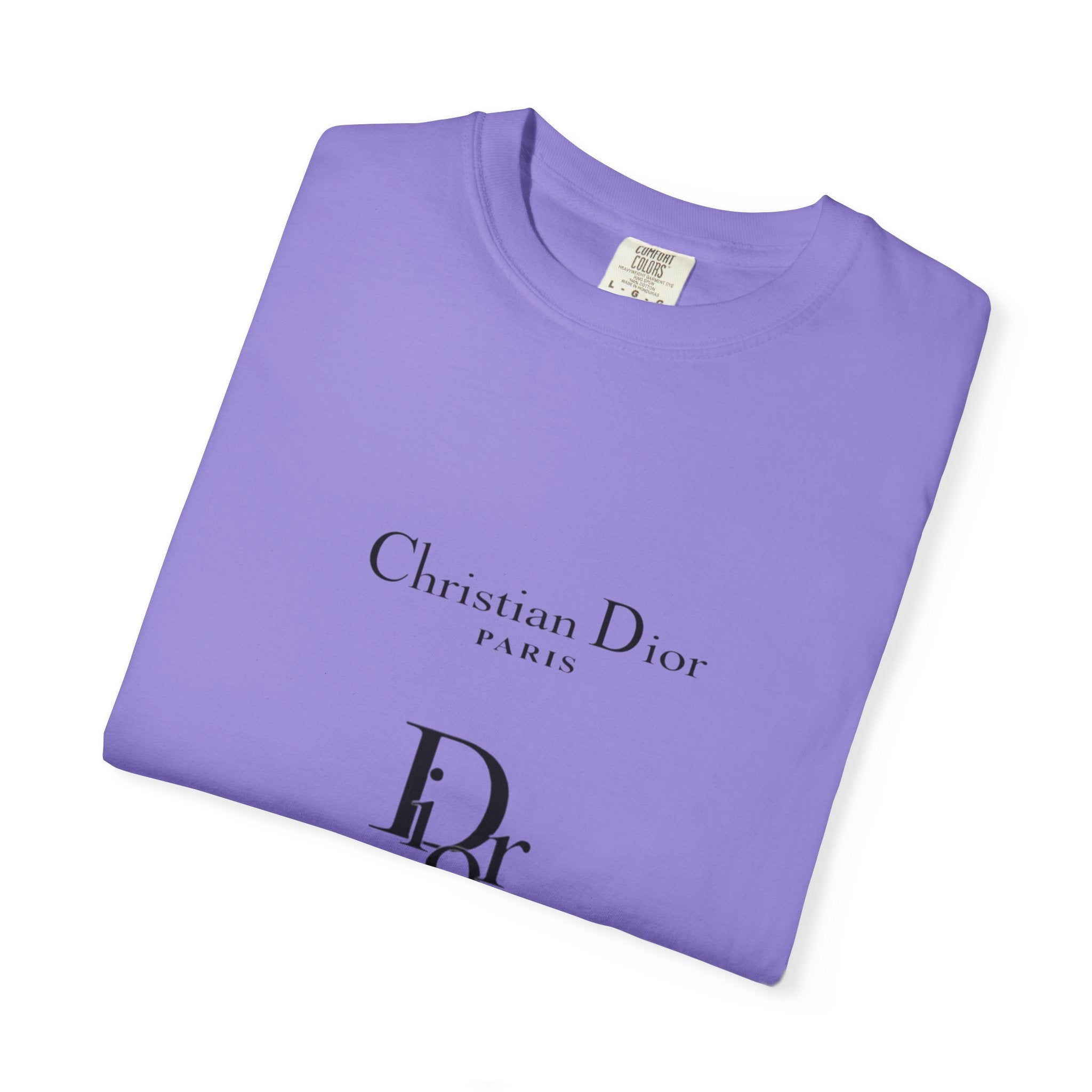 Chic Paris Graphic Tee, Fashionable Casual T-Shirt, Stylish Streetwear, Gift for Fashion Lovers, Travel Souvenir