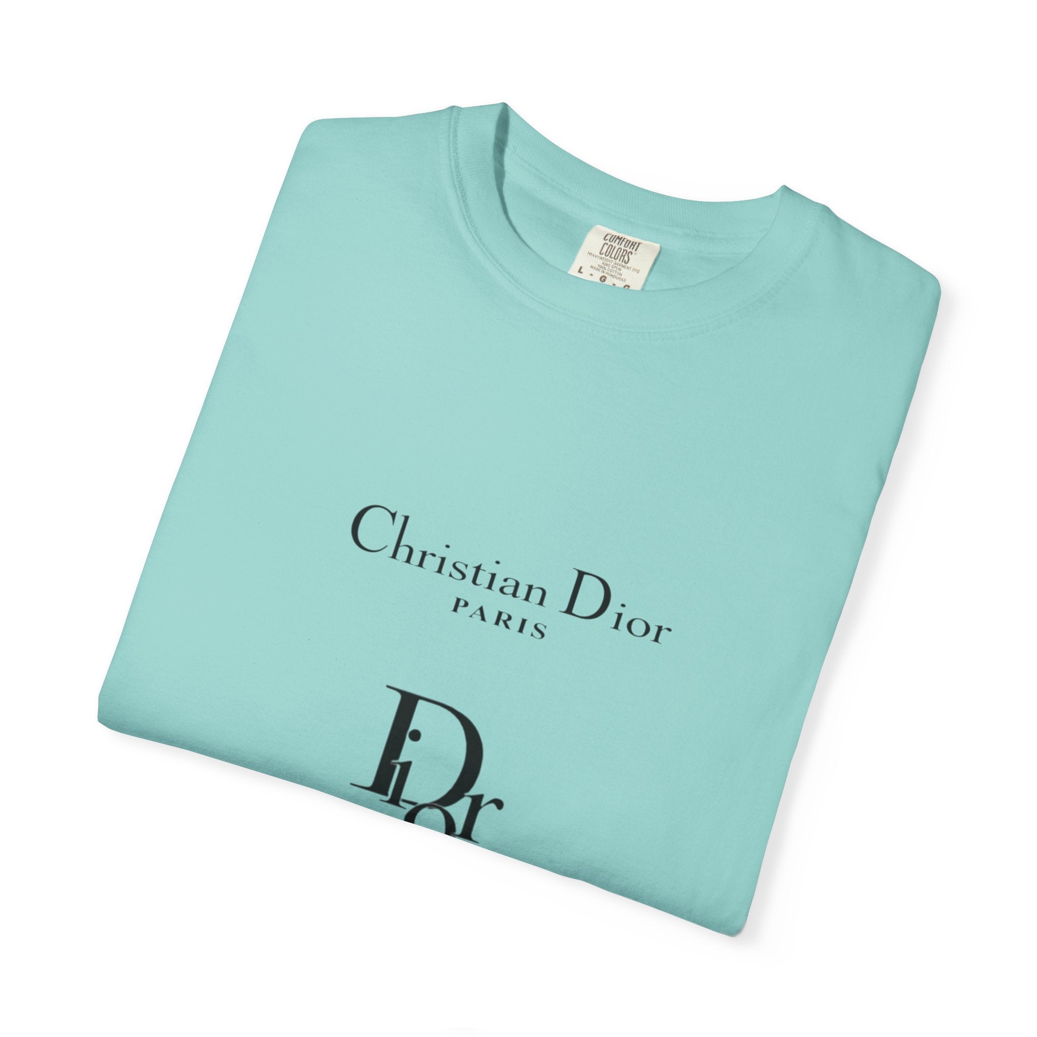Chic Paris Graphic Tee, Fashionable Casual T-Shirt, Stylish Streetwear, Gift for Fashion Lovers, Travel Souvenir