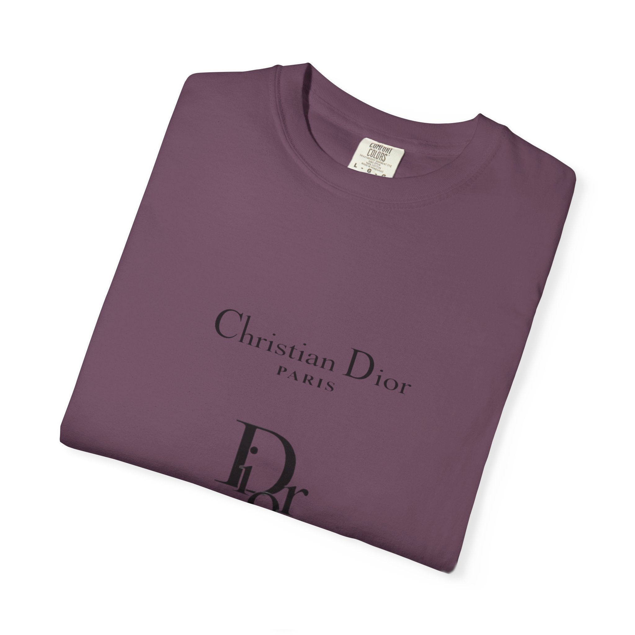 Chic Paris Graphic Tee, Fashionable Casual T-Shirt, Stylish Streetwear, Gift for Fashion Lovers, Travel Souvenir