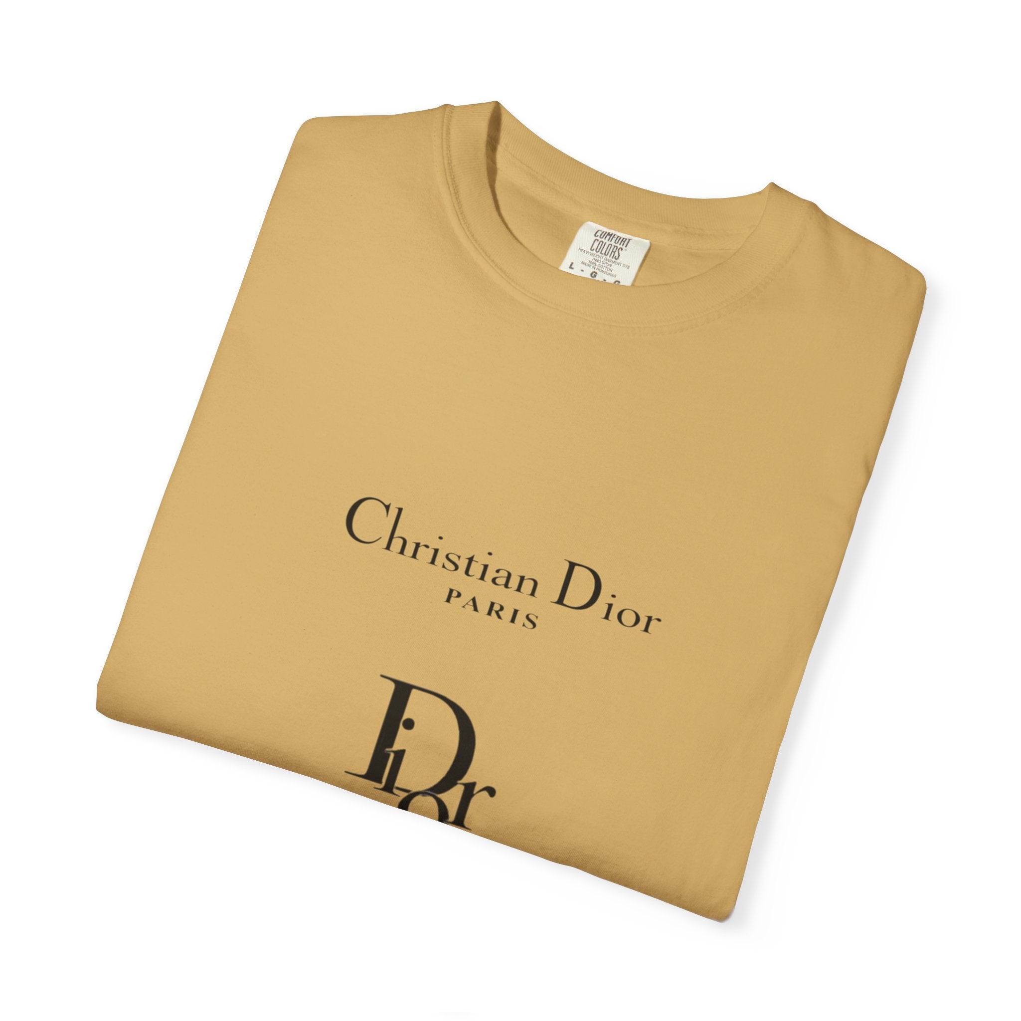 Chic Paris Graphic Tee, Fashionable Casual T-Shirt, Stylish Streetwear, Gift for Fashion Lovers, Travel Souvenir