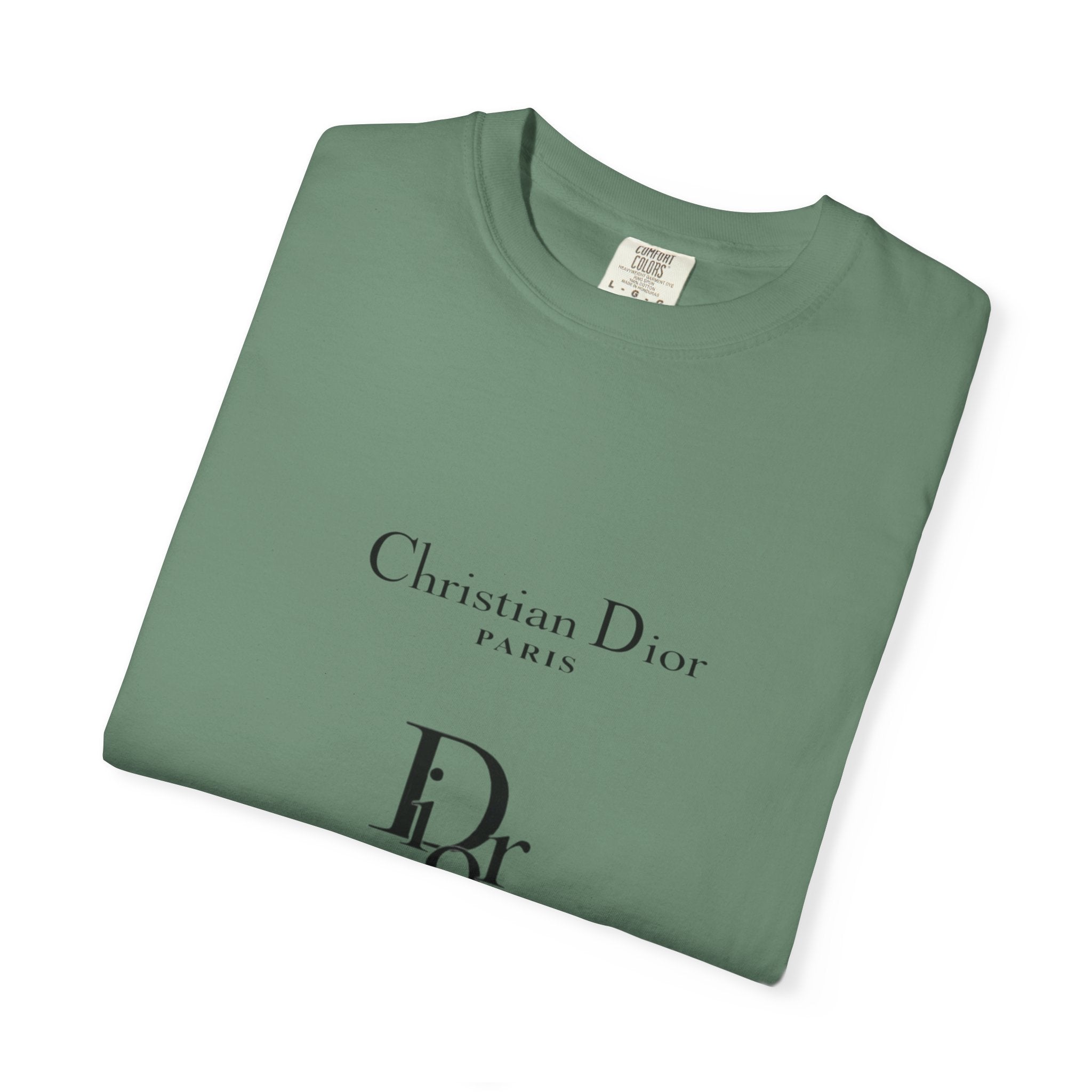 Chic Paris Graphic Tee, Fashionable Casual T-Shirt, Stylish Streetwear, Gift for Fashion Lovers, Travel Souvenir