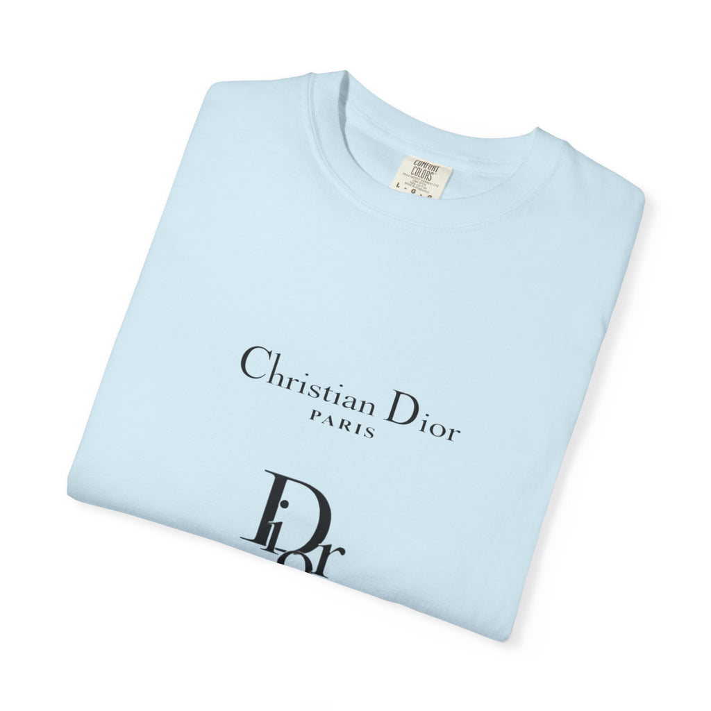 Chic Paris Graphic Tee, Fashionable Casual T-Shirt, Stylish Streetwear, Gift for Fashion Lovers, Travel Souvenir